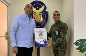 El Mayor Carlos A. Morillo Carpio, ERD le presenta a nuestro Director Ejecutivo SVSP, el Plan de Gestión de Empleos