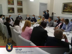 Reunión en la cámara de diputados para tratar el tema de la Ley de Seguridad Privada.